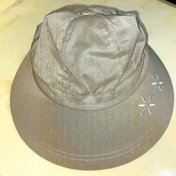 Sand Dollar Hat - Picture 1 of 8